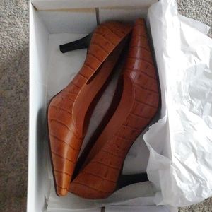 nib ann taylor croc heels